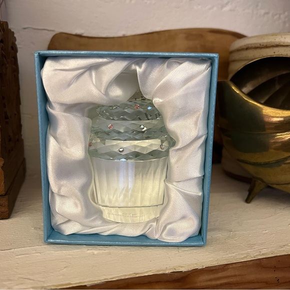 NEW Simon Design Crystal Pastel Stones Cupcake Pink Cherry Top Paperweight Decor - Picture 6 of 6